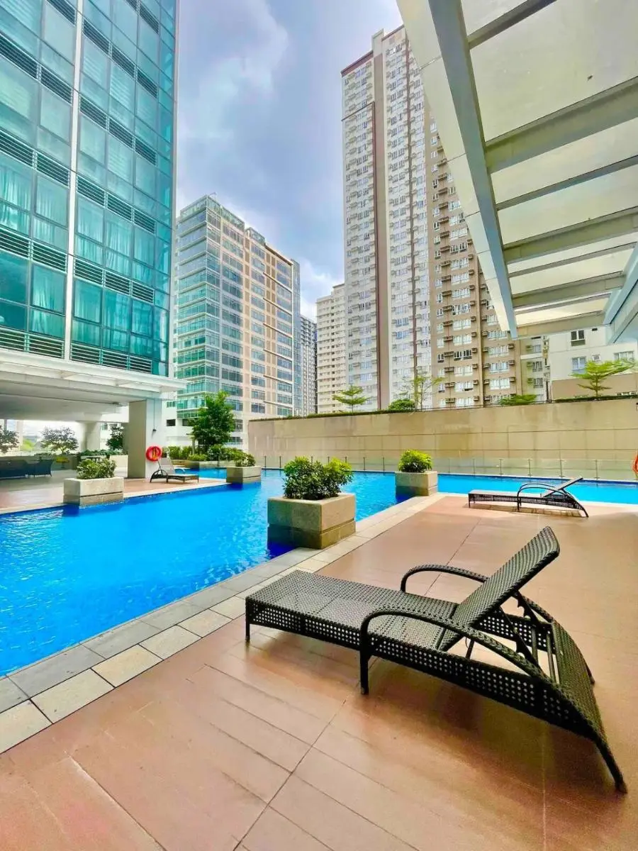 Image 3 of Uptown BGC Spacious Unit – 1 Queen bed and Bunkbed