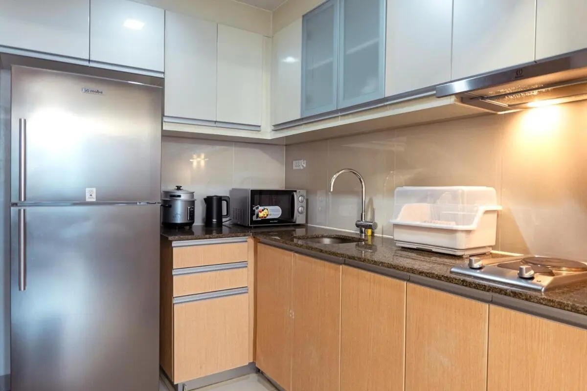 Image 4 of Uptown BGC Spacious Unit – 1 Queen bed and Bunkbed