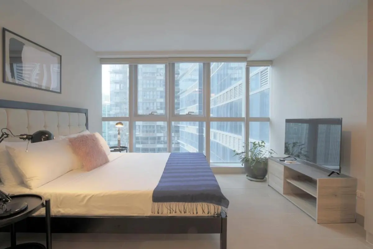 Image 2 of Uptown Parksuites Apartments Tower 1 BGC by PH Staycation