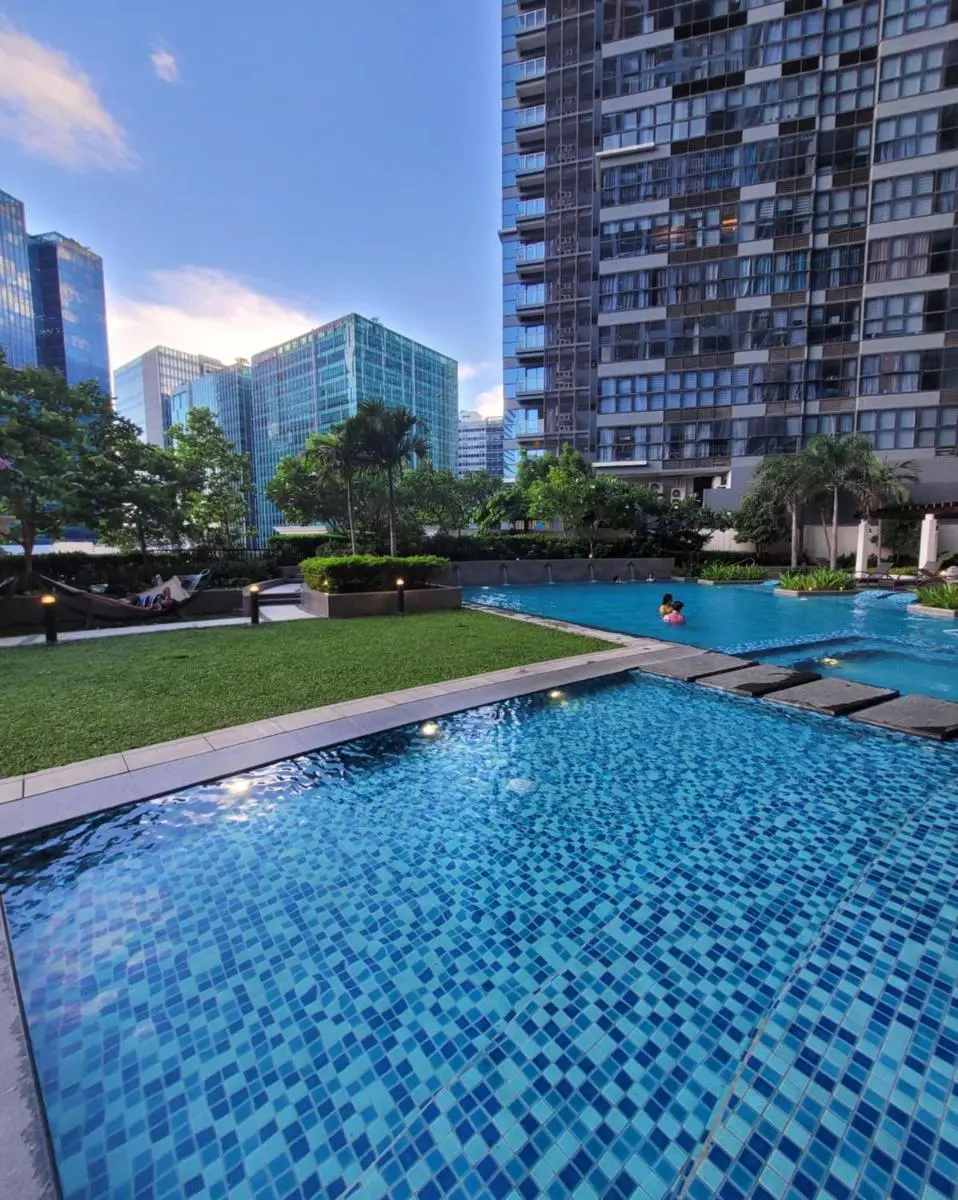 Image 3 of Uptown Parksuites Tower 1 at BGC – Staycations Up Above 12
