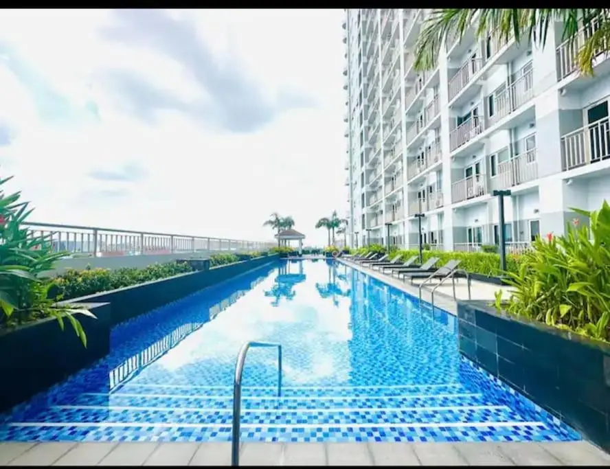 Image 2 of Wenie Getaway