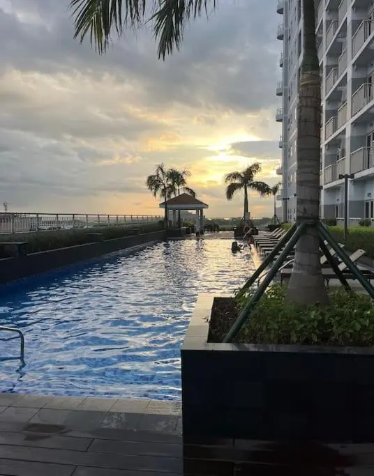 Image 3 of Wenie Getaway
