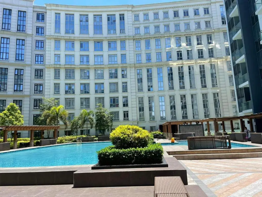 Image of studio condo building 81 newport boulevard