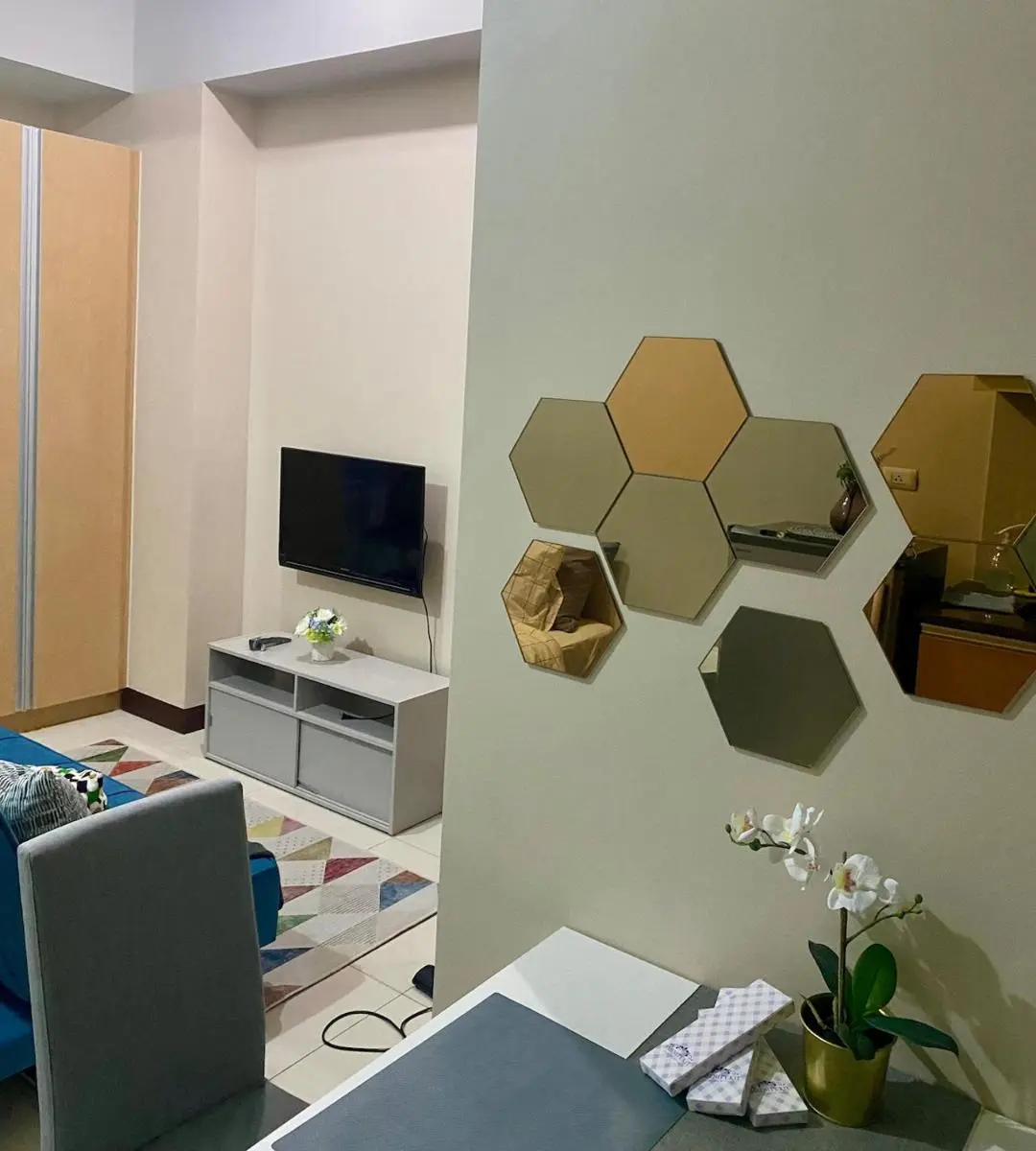 Image 3 of studio flat at 101 Newport Boulevard