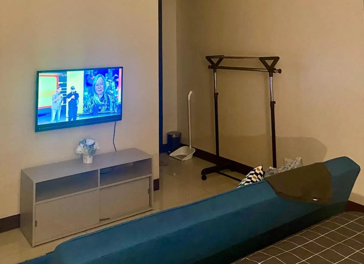 Image 2 of studio flat at 101 Newport Boulevard
