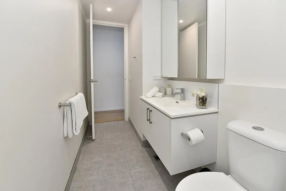 17VR01 – Central 1B Apt in near St KILDA Beach! — 3