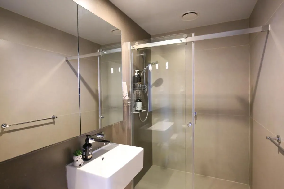 2B2B Apartment in collin street Melbourne — 3