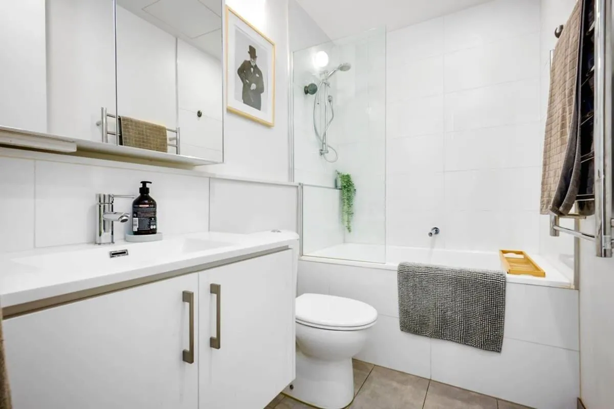 2BR Penthouse Apt Rooftop Terrace, Spa & BBQ — 3