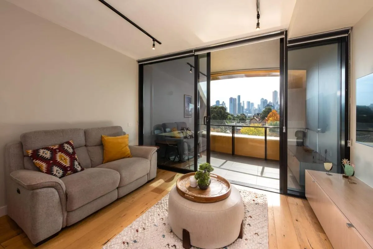 2-Bed in South Melbourne w Beautiful City Views — 2
