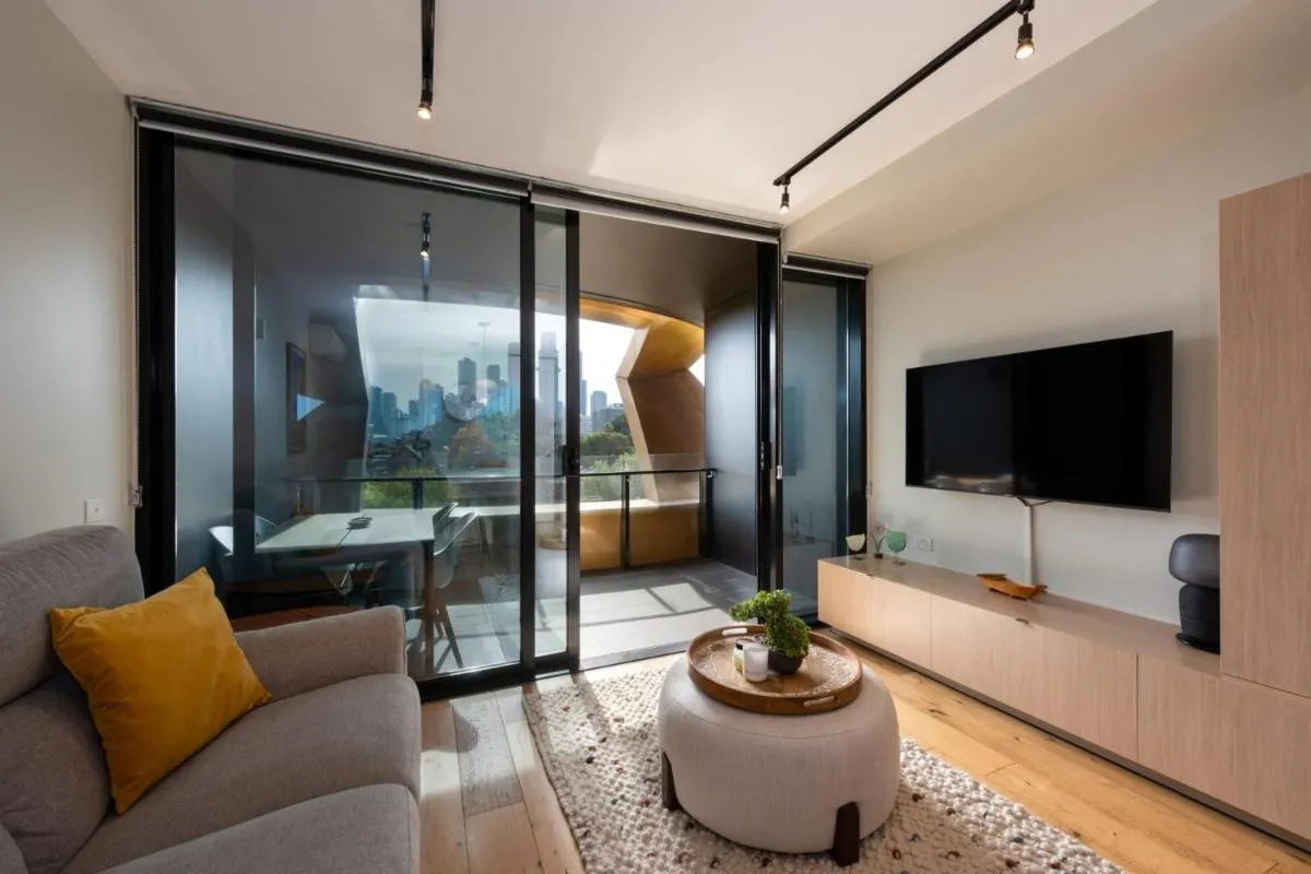 2-Bed in South Melbourne w Beautiful City Views — 3