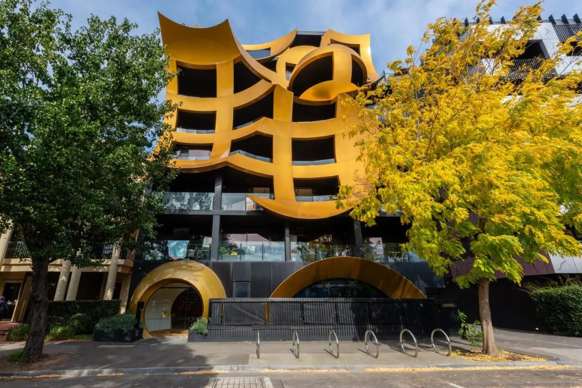 2-Bed in South Melbourne w Beautiful City Views