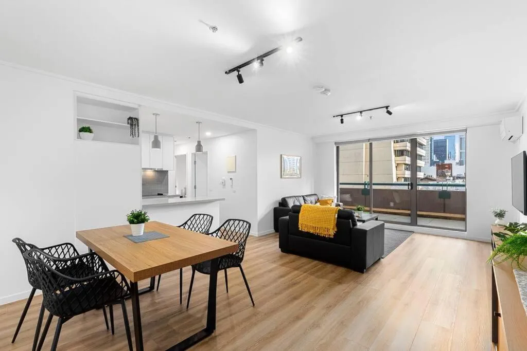 2-Bedroom Apartment in Paris End of Melbourne CBD — 5
