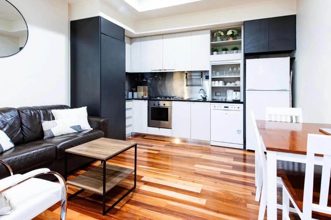 2-Bedroom Apartment on the Prestigious End of Collins St