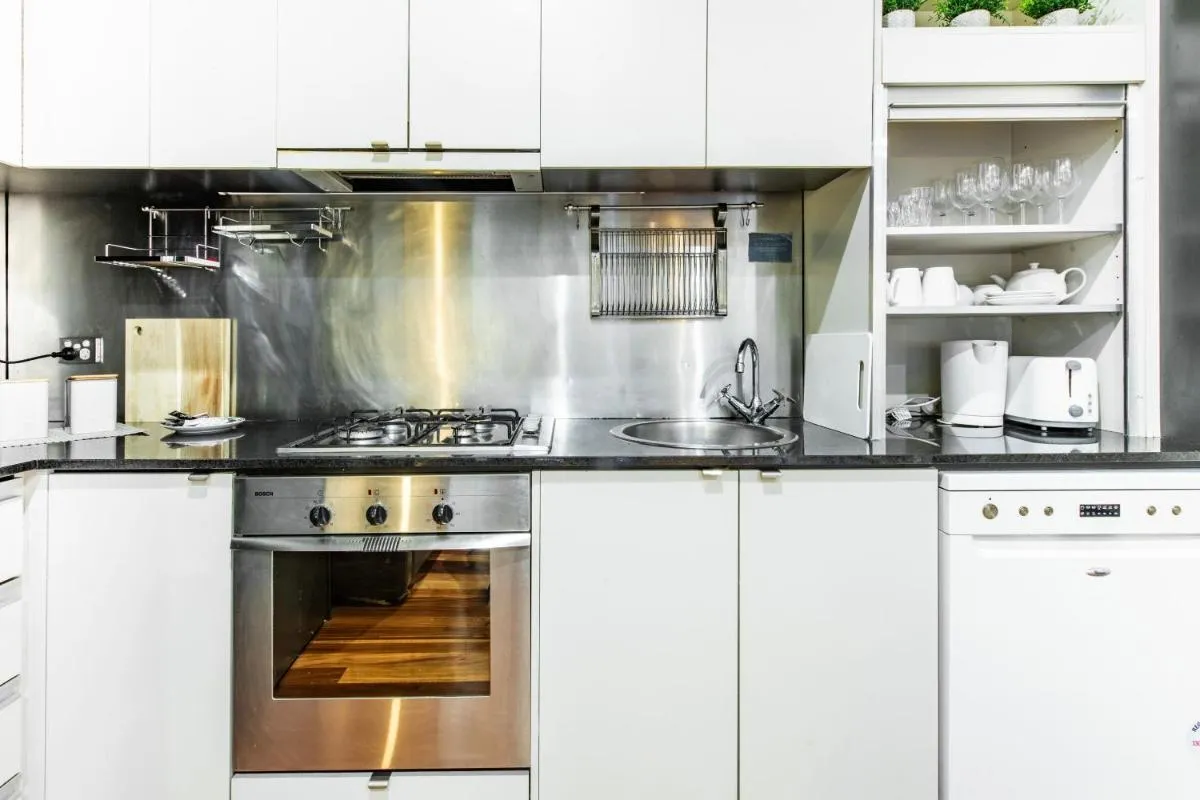 2-Bedroom Apartment on the Prestigious End of Collins St — 4
