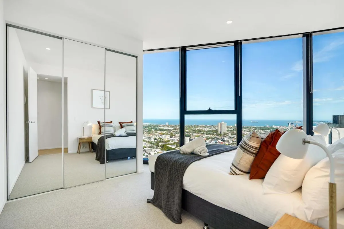 3BR 2BATH, Southbank, Crown, Sea View, Level 39 — 2