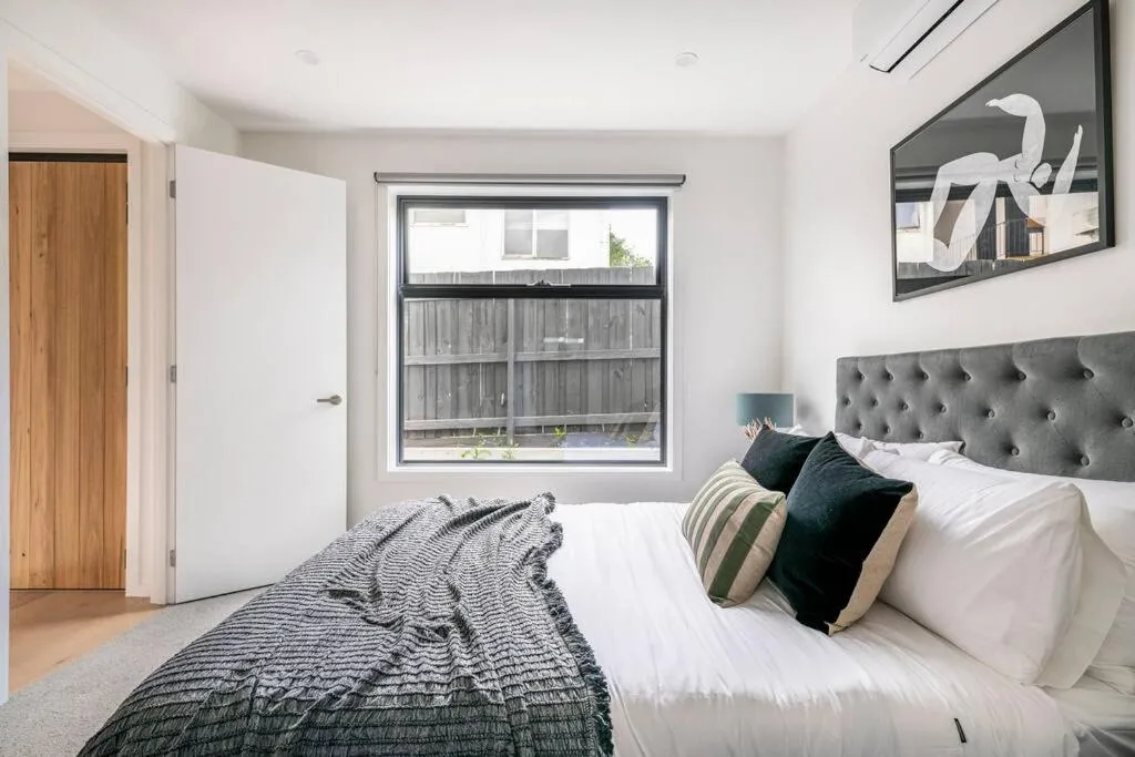 3 BedroomTownhouse-free parking — 2