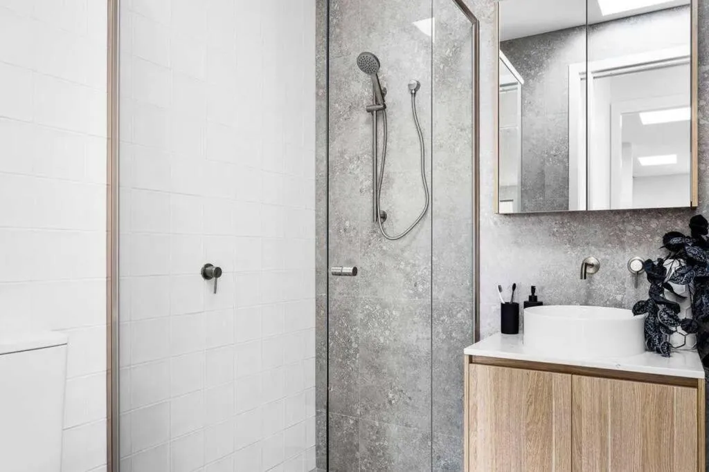 3 BedroomTownhouse-free parking — 3