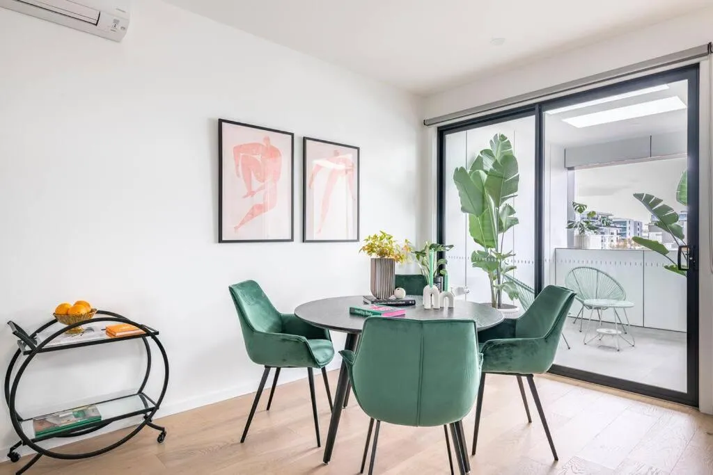 3 BedroomTownhouse-free parking — 4