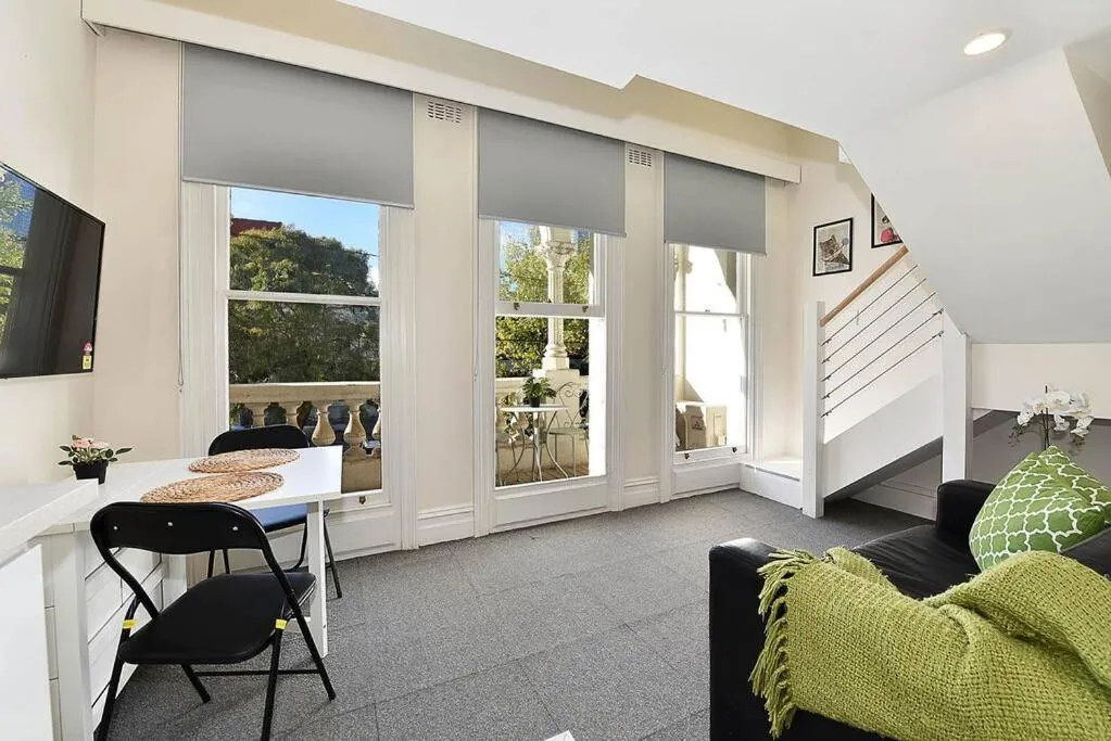 53CR5 – New Loft Style Apt Nxt 2 RMIT! Sofa Bed, AC, Balcony! — 3