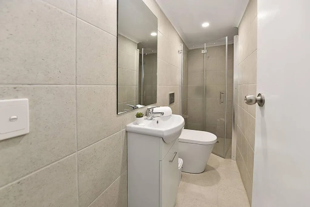 53CR5 – New Loft Style Apt Nxt 2 RMIT! Sofa Bed, AC, Balcony! — 4