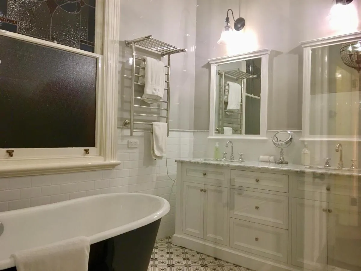 94 Highett – 5 bedroom, 3 car parks – Luxury House — 3
