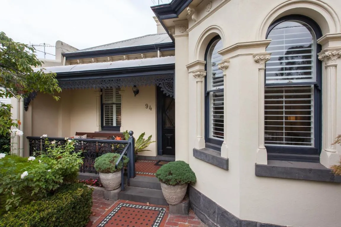 94 Highett – 5 bedroom, 3 car parks – Luxury House