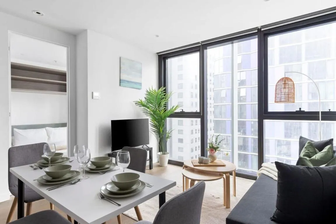 A 2BR Apt Near Melbourne Central & QV Market