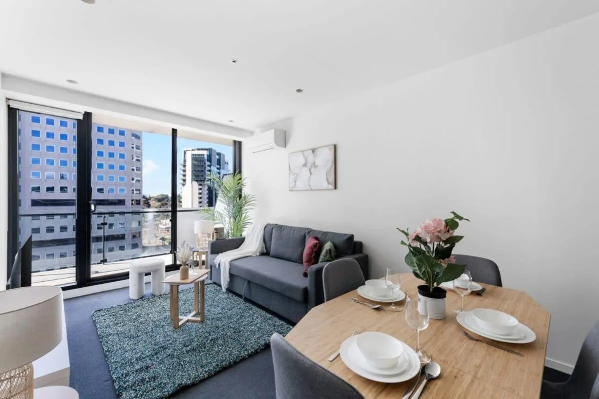 A 2BR Apt Near Shrine of Remembrance FREE Parking — 4