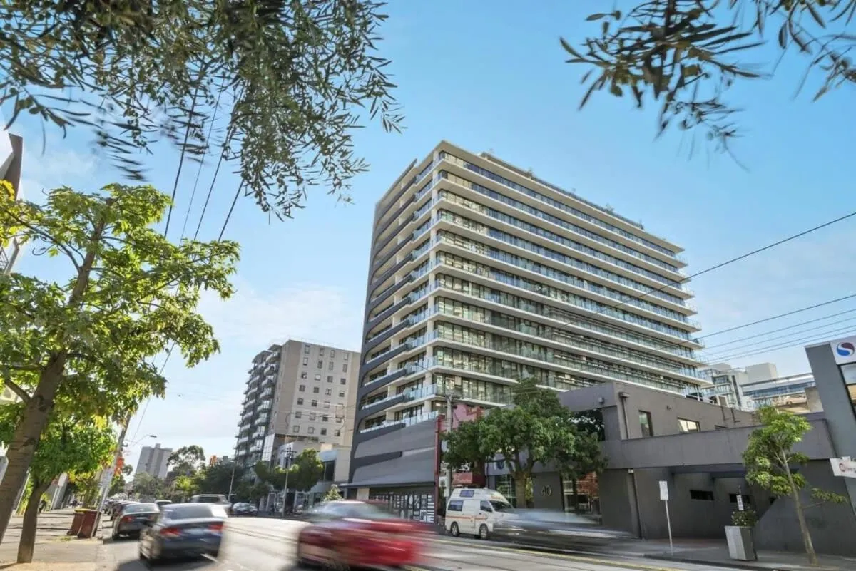 A 2BR Apt Near Shrine of Remembrance FREE Parking — 5
