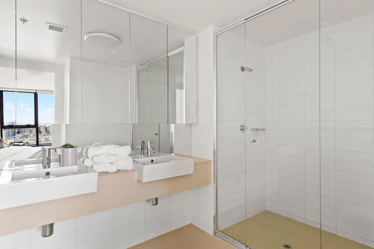 A 2BR Apt with Amazing Harbor Views FREE Parking — 3