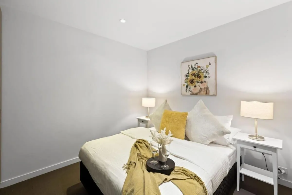 A 2BR Apt with City Views Next to Southern Cross — 2
