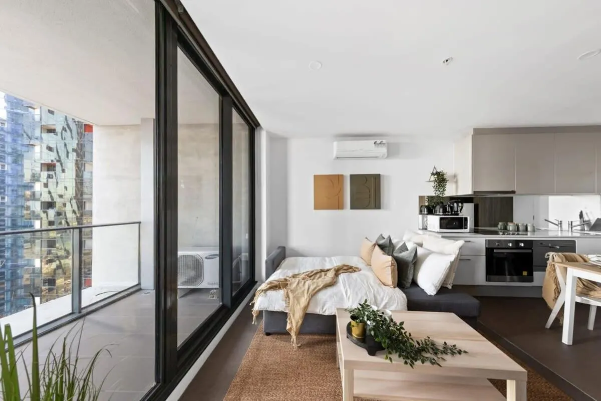 A 2BR Apt with City Views Next to Southern Cross — 5