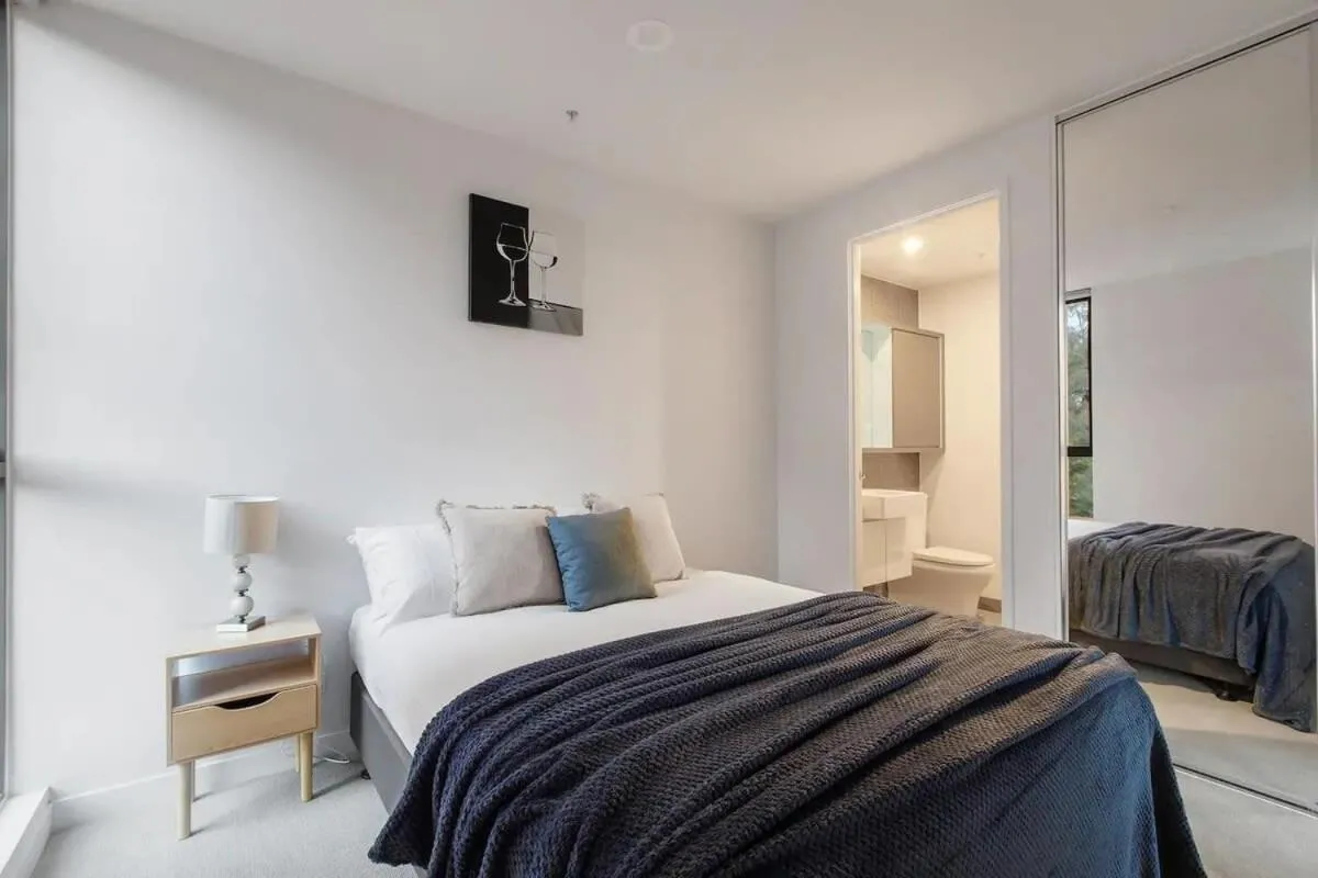 A 3BR Apt Next to Melbourne Zoo FREE Parking — 2