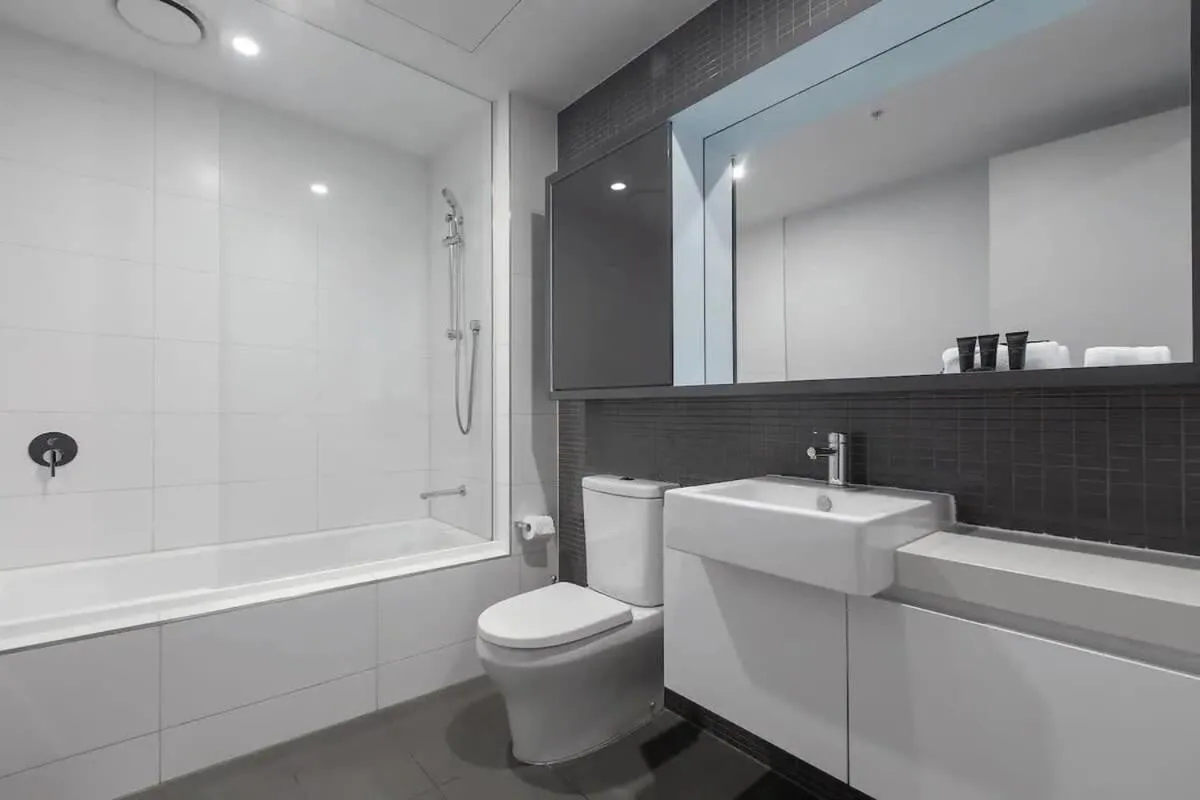 A 3BR Apt Next to Melbourne Zoo FREE Parking — 3