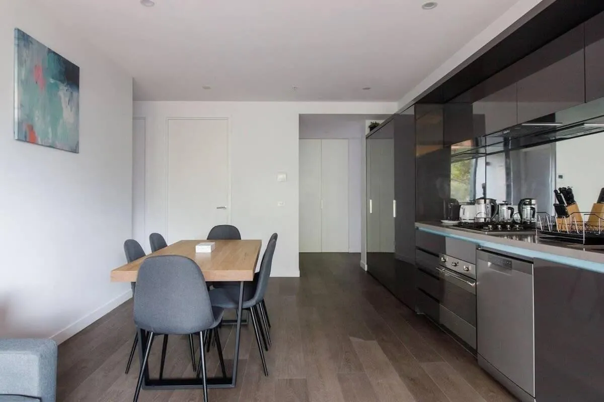A 3BR Apt Next to Melbourne Zoo FREE Parking — 5