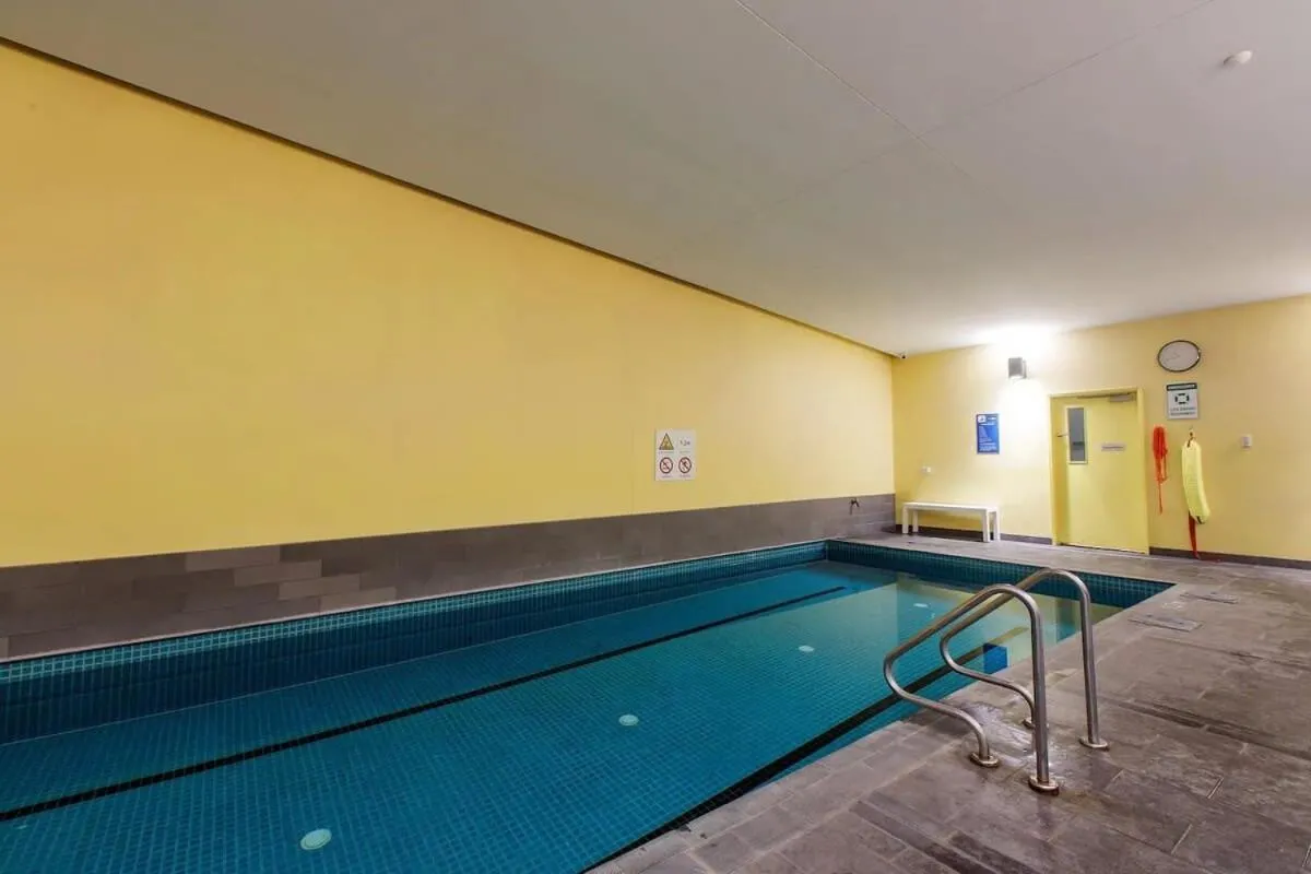 A 3BR Apt Next to Melbourne Zoo FREE Parking — 4