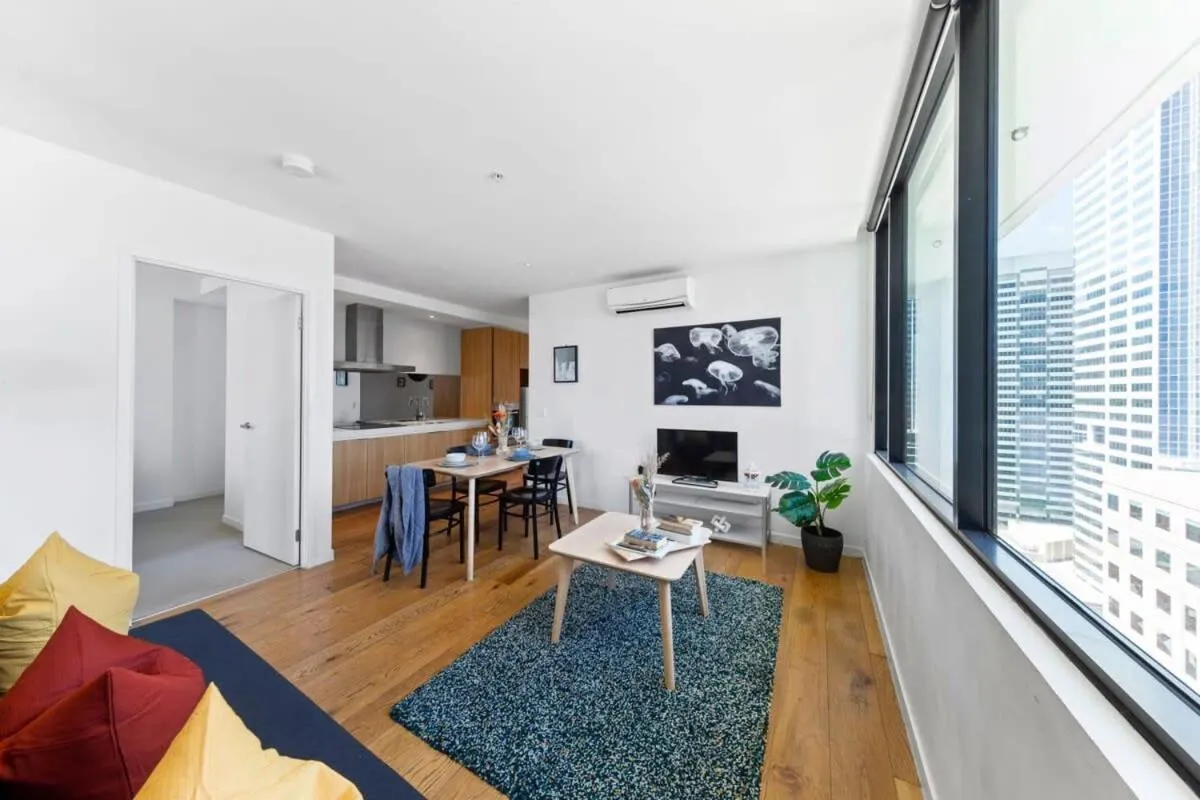 A Chic 2BR Apt City Views Near Southern Cross — 5