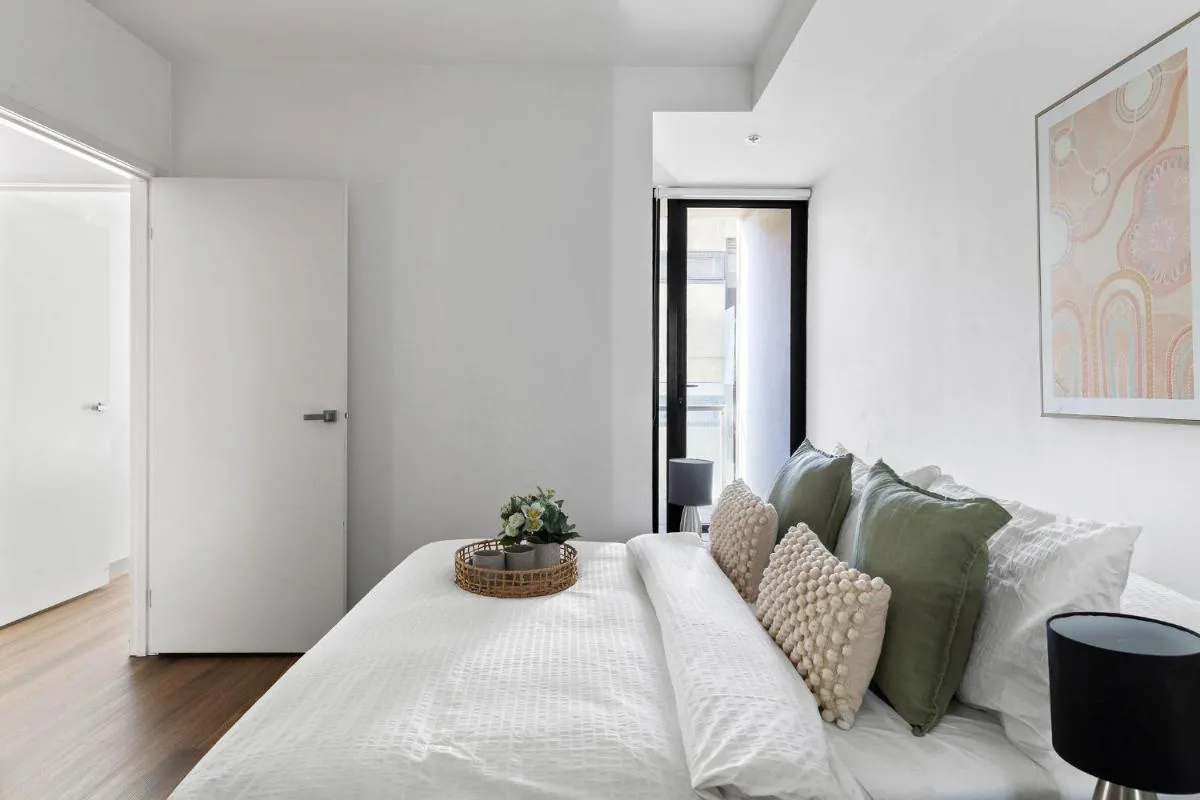 A Chic 2BR Apt Near Melbourne Uni FREE Parking — 2