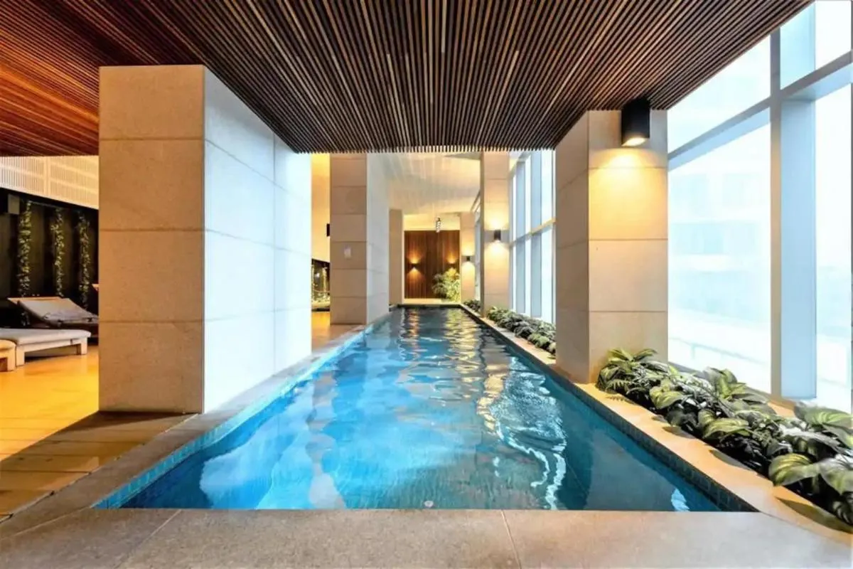A Chic 2BR Apt Near Southern Cross City Views — 4