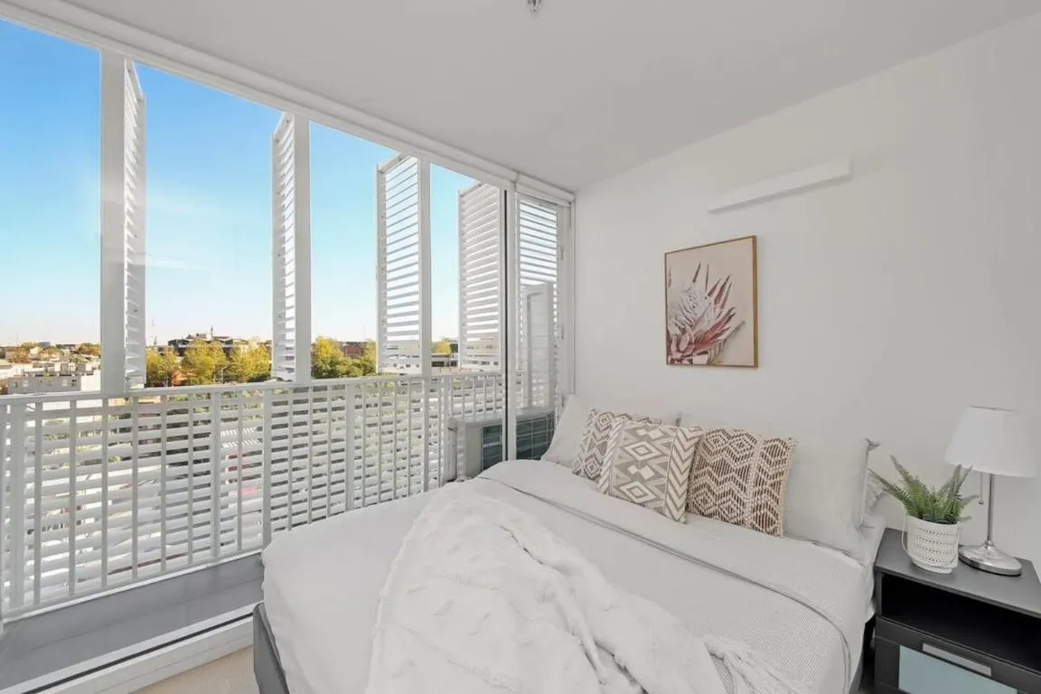 A Chic 2BR Apt Next to Queen Victoria Market