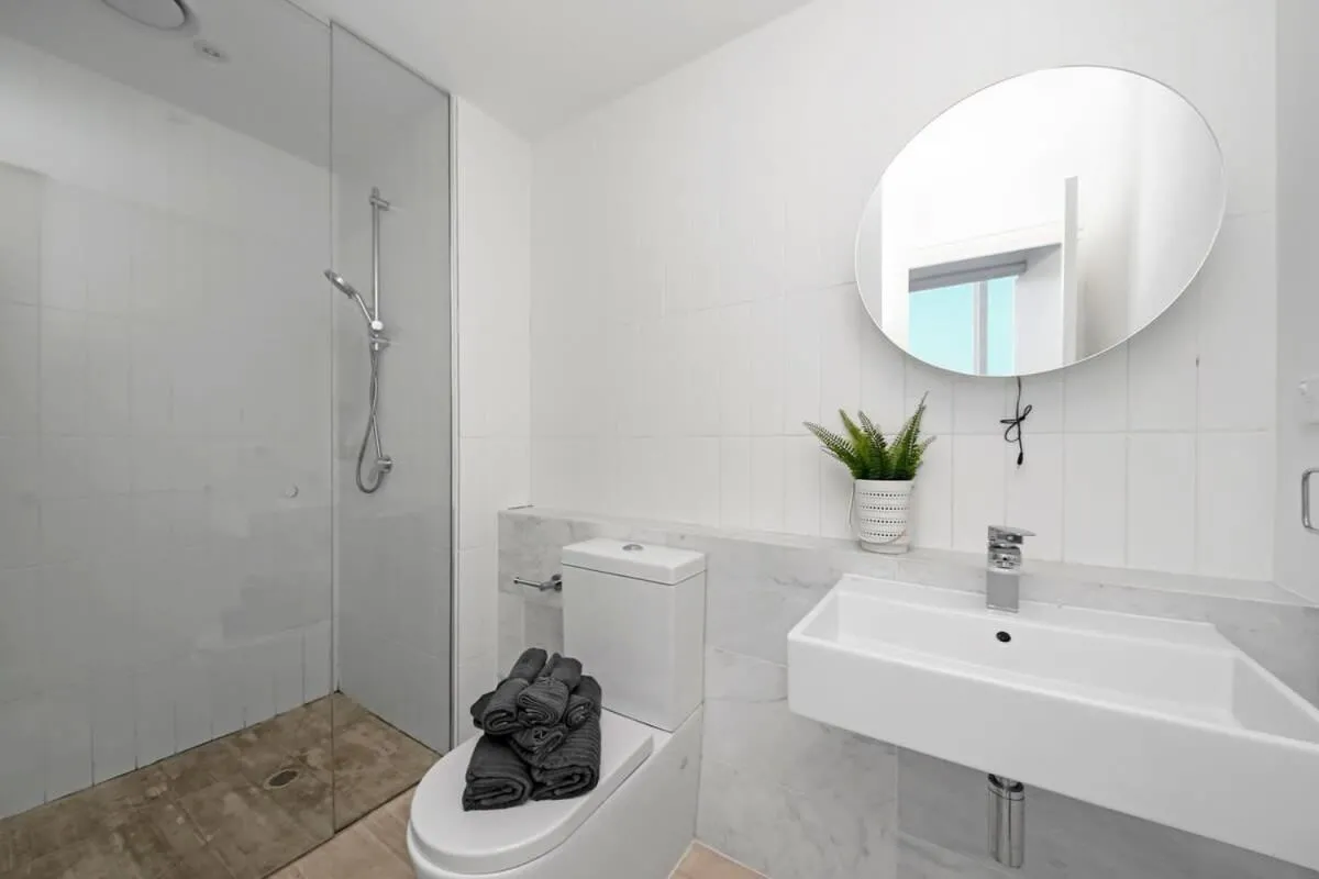 A Chic 2BR Apt Next to Queen Victoria Market — 3