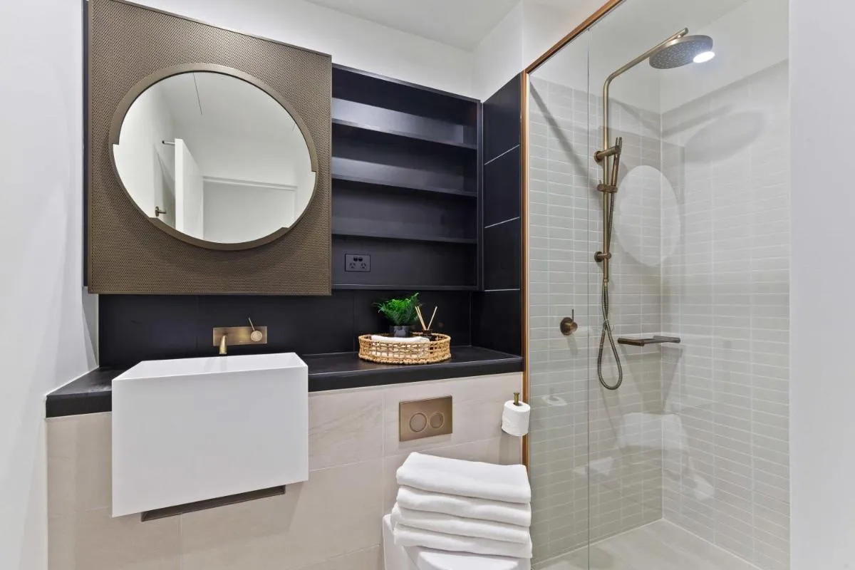 A Chic 2BR Apt Right Next to Melbourne Central — 3