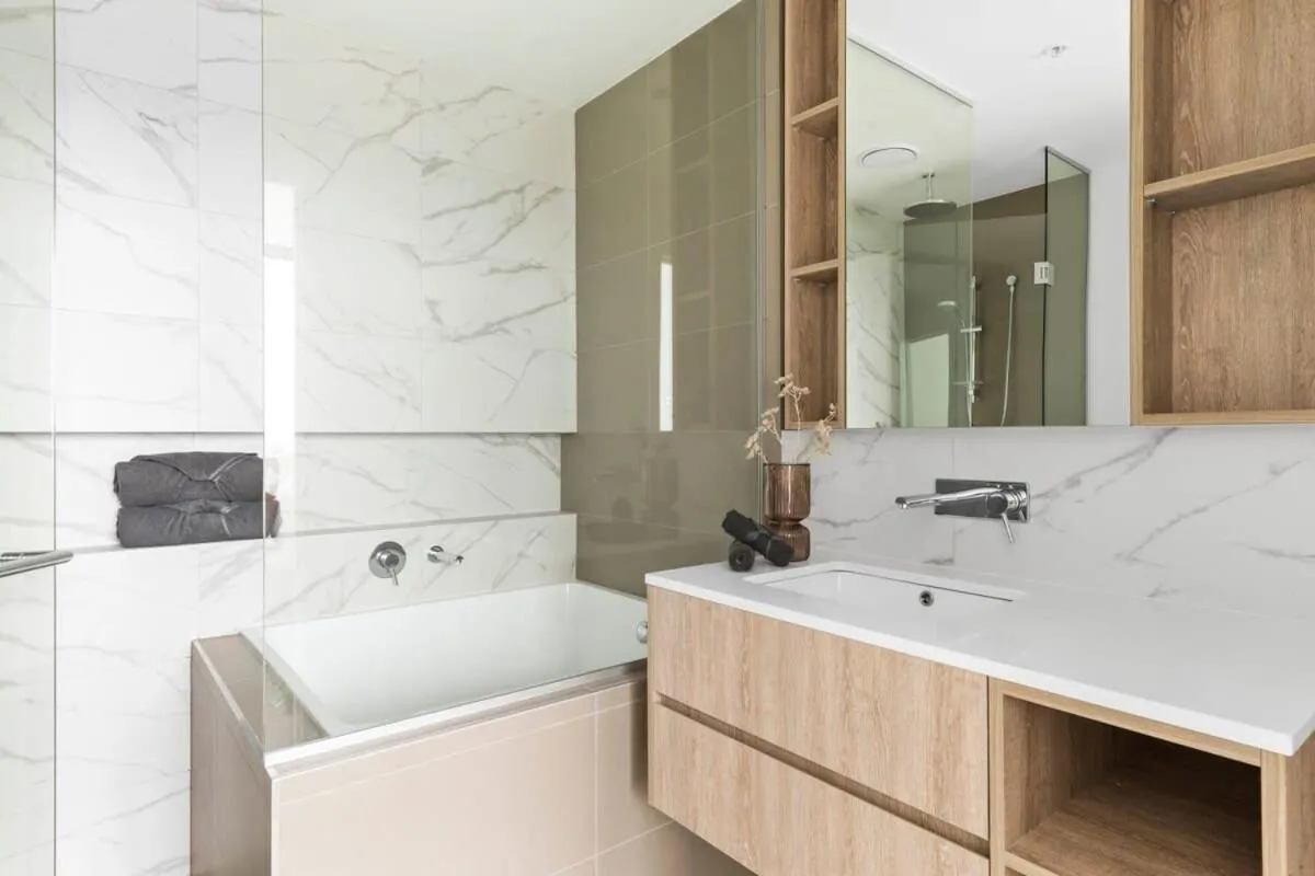 A Chic 2BR Apt with Panoramic Views FREE Parking — 3