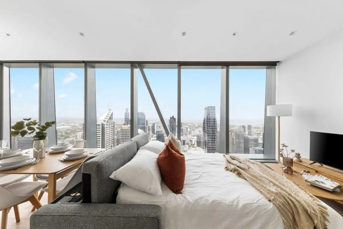 A Chic 2BR Apt with Panoramic Views FREE Parking — 2