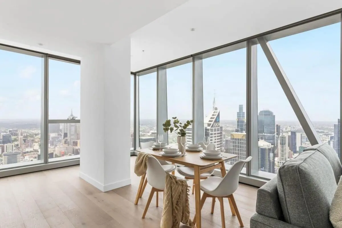 A Chic 2BR Apt with Panoramic Views FREE Parking — 5