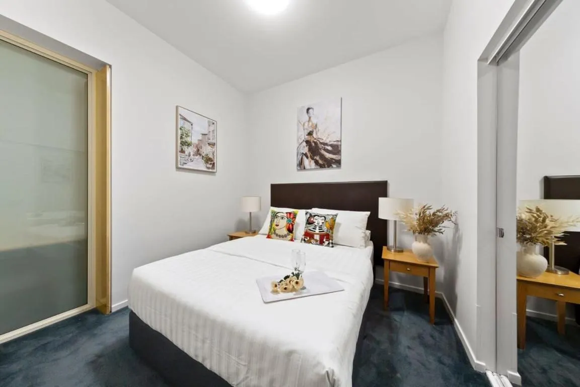 A Chic Apartment on Bourke St Near Chinatown