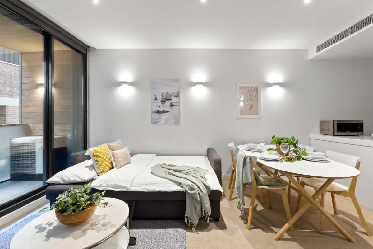 A Chic & Comfy 2BR Apt Near Federation Square — 2
