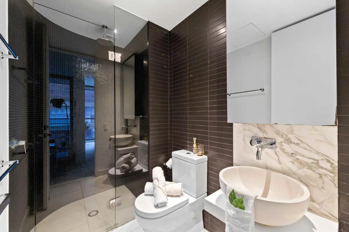 A Chic & Comfy 2BR Apt Near Federation Square — 3