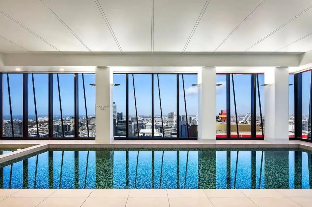 A Chic & Comfy 2BR Apt on Collins with City Views — 4