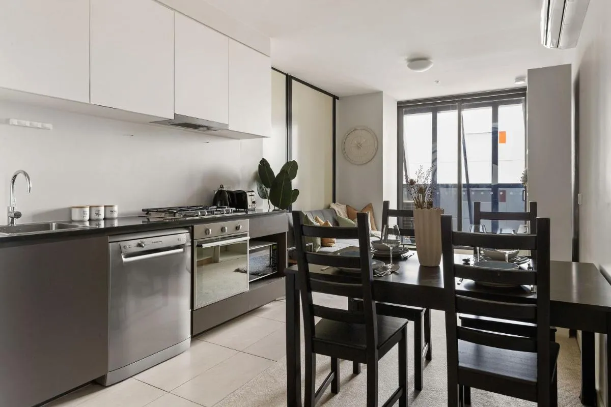 A Chic & Comfy 2BR Apt on Collins with City Views — 5